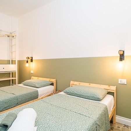 H H Moneglia Il Vicolo Apartment Bagian luar foto
