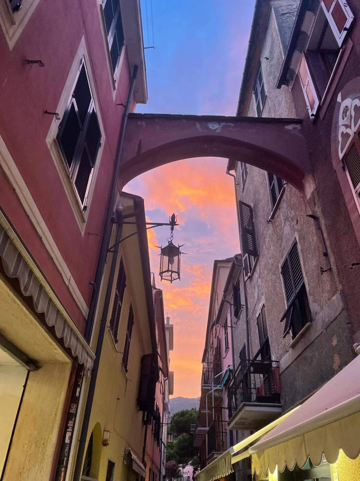 H H Moneglia Il Vicolo Apartment Bagian luar foto