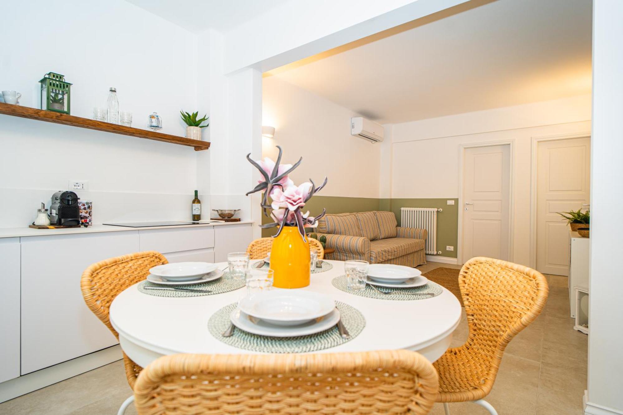 H H Moneglia Il Vicolo Apartment Bagian luar foto