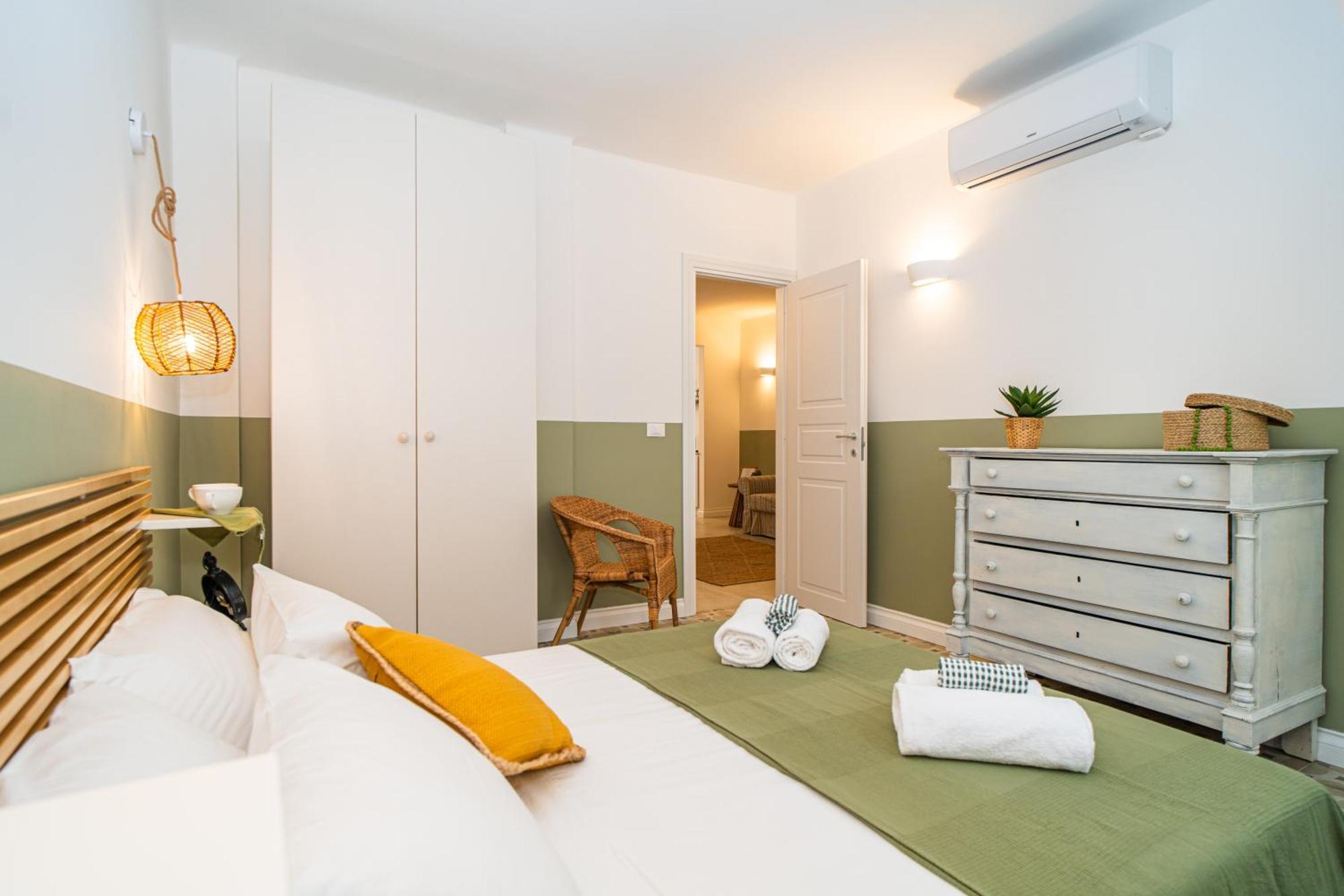 H H Moneglia Il Vicolo Apartment Bagian luar foto
